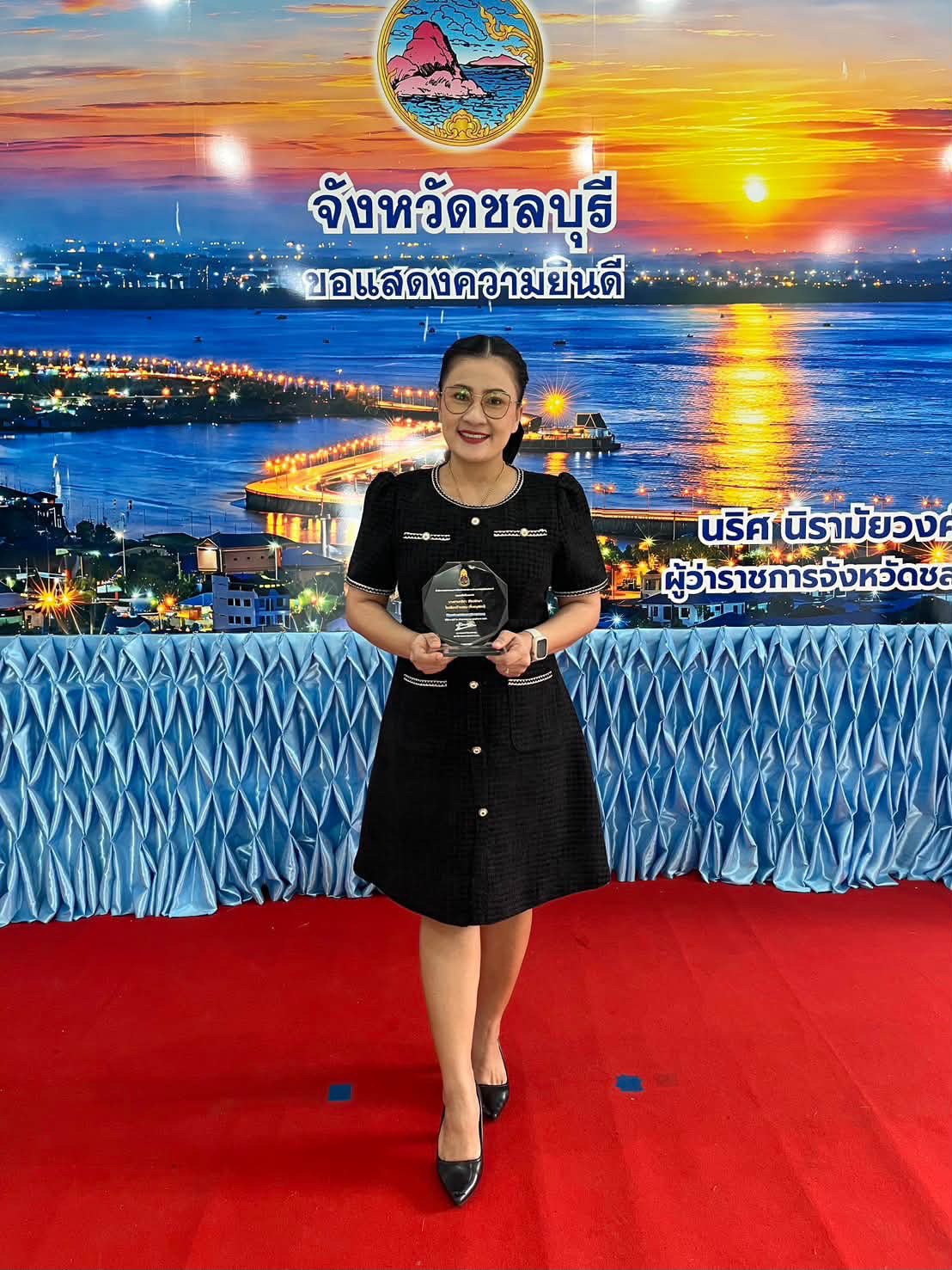 นางสาวทวิชา เขียวรักษา ในโอกาสได้รับรางวัลจากการประกวด ผลงาน/นวัตกรรมการใช้หลักสูตรต้านทุจริตศึกษาที่เป็นเลิศ (Best Practice) ประเภทครูผู้สอน จัดโดยสำนักงานคณะกรรมการป้องกันและปราบปรามการทุจริตแห่งชาติ (สำนักงาน ป.ป.ช.)