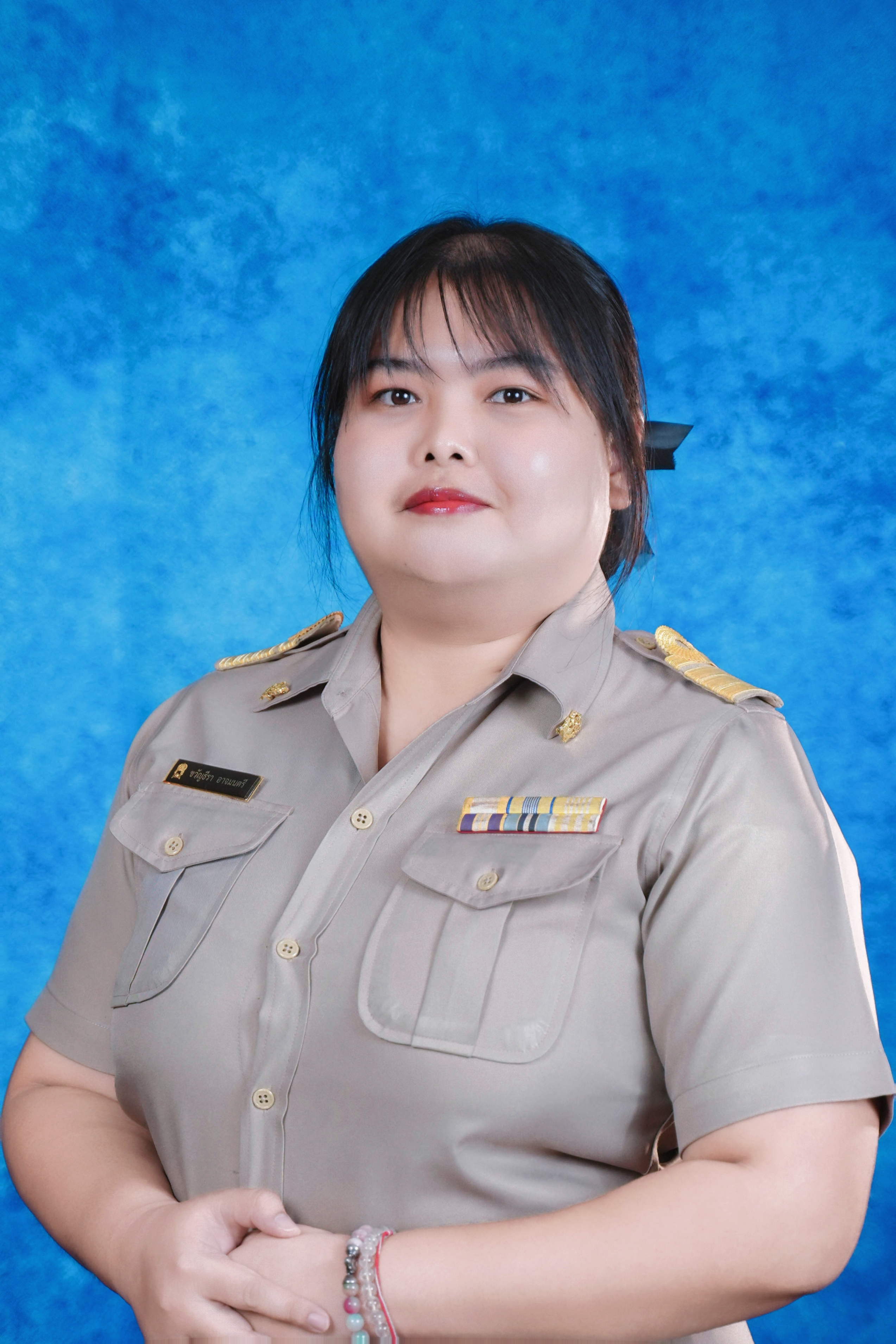นางสาวขวัญธีรา อาจมนตรี