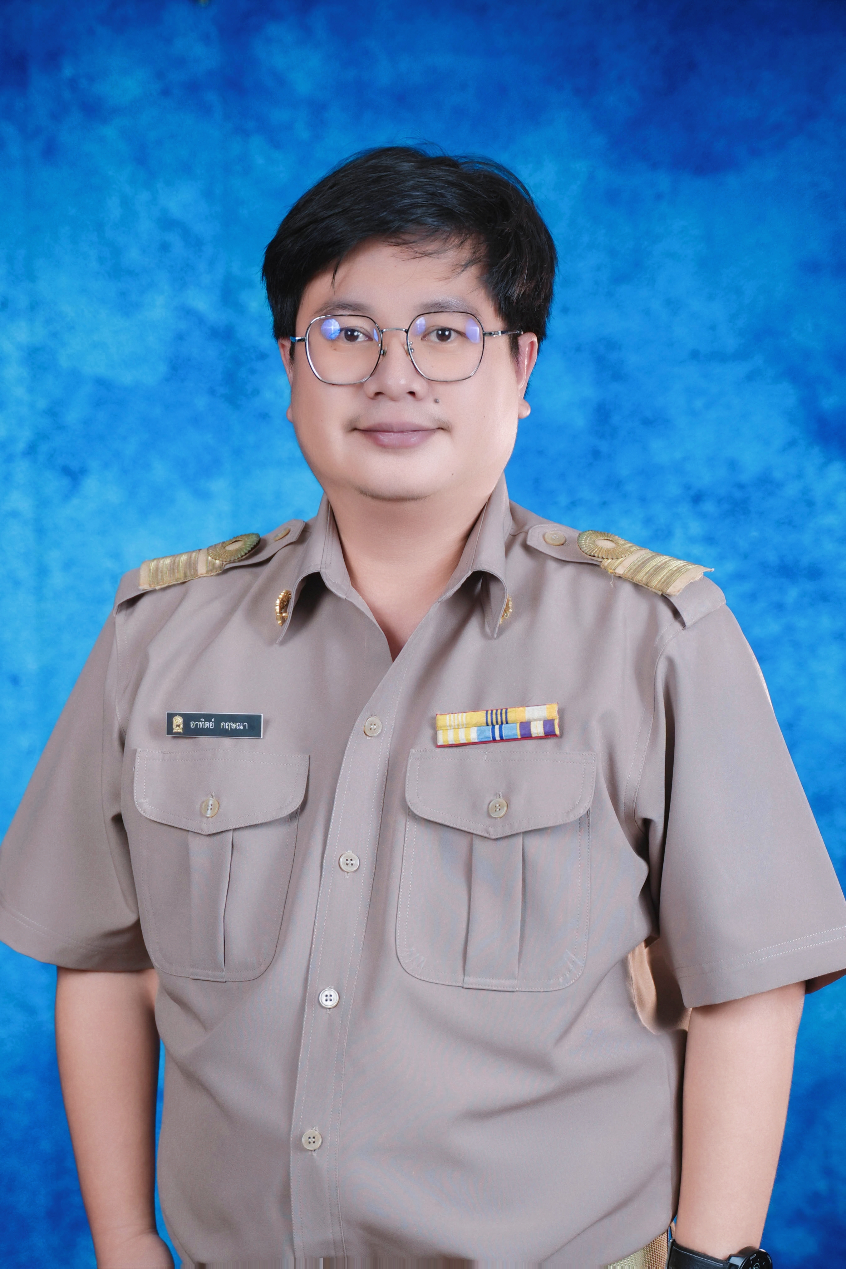 นายอาทิตย์ กฤษณา