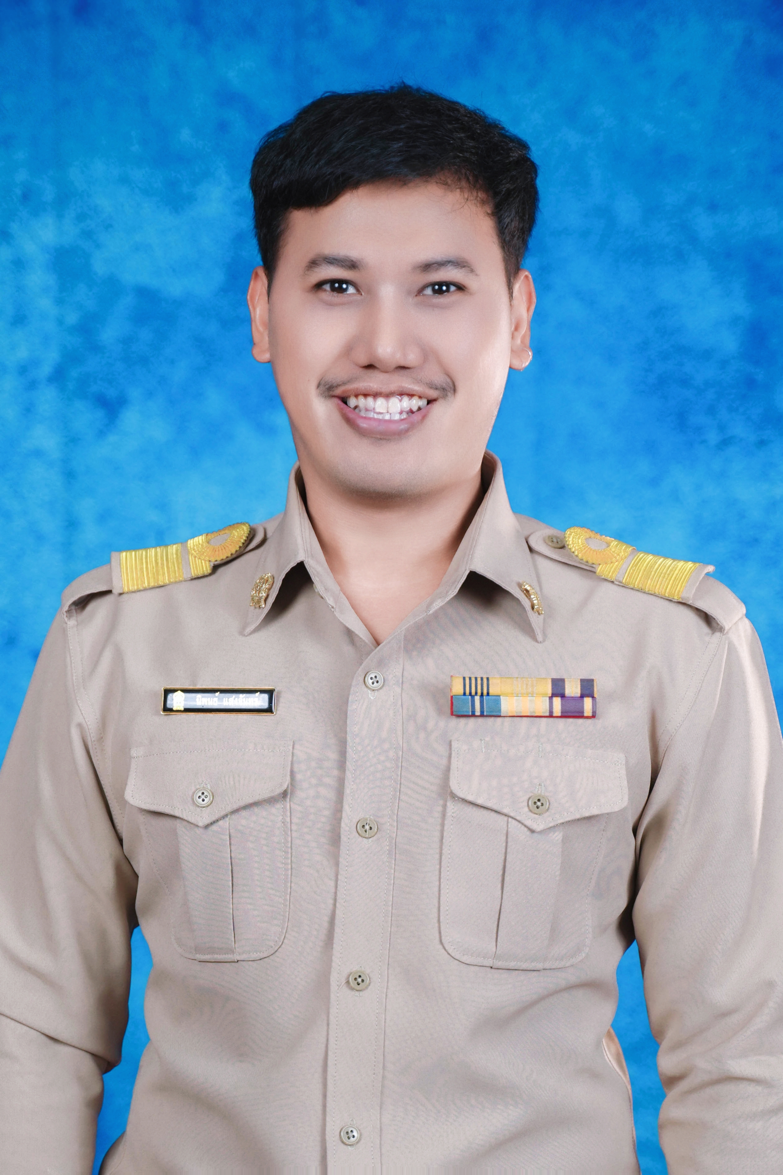 นายนิพนธ์ แสงจันทร์